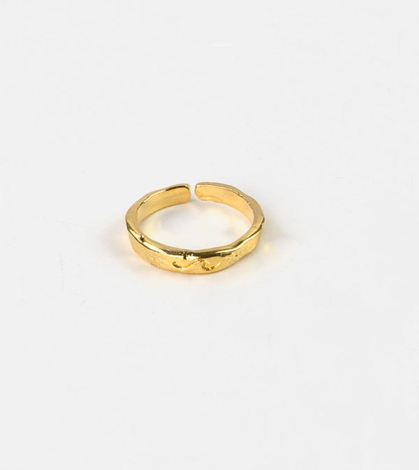 Flow With It Engraved Wave Ring Gold